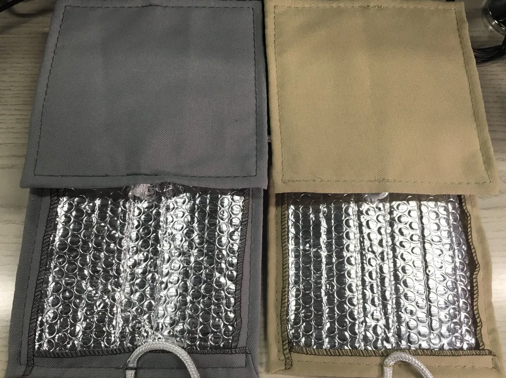 Monster van de isolatielaag: canvas aan de buitenzijde, aluminium noppenfolie aan de binnenzijde